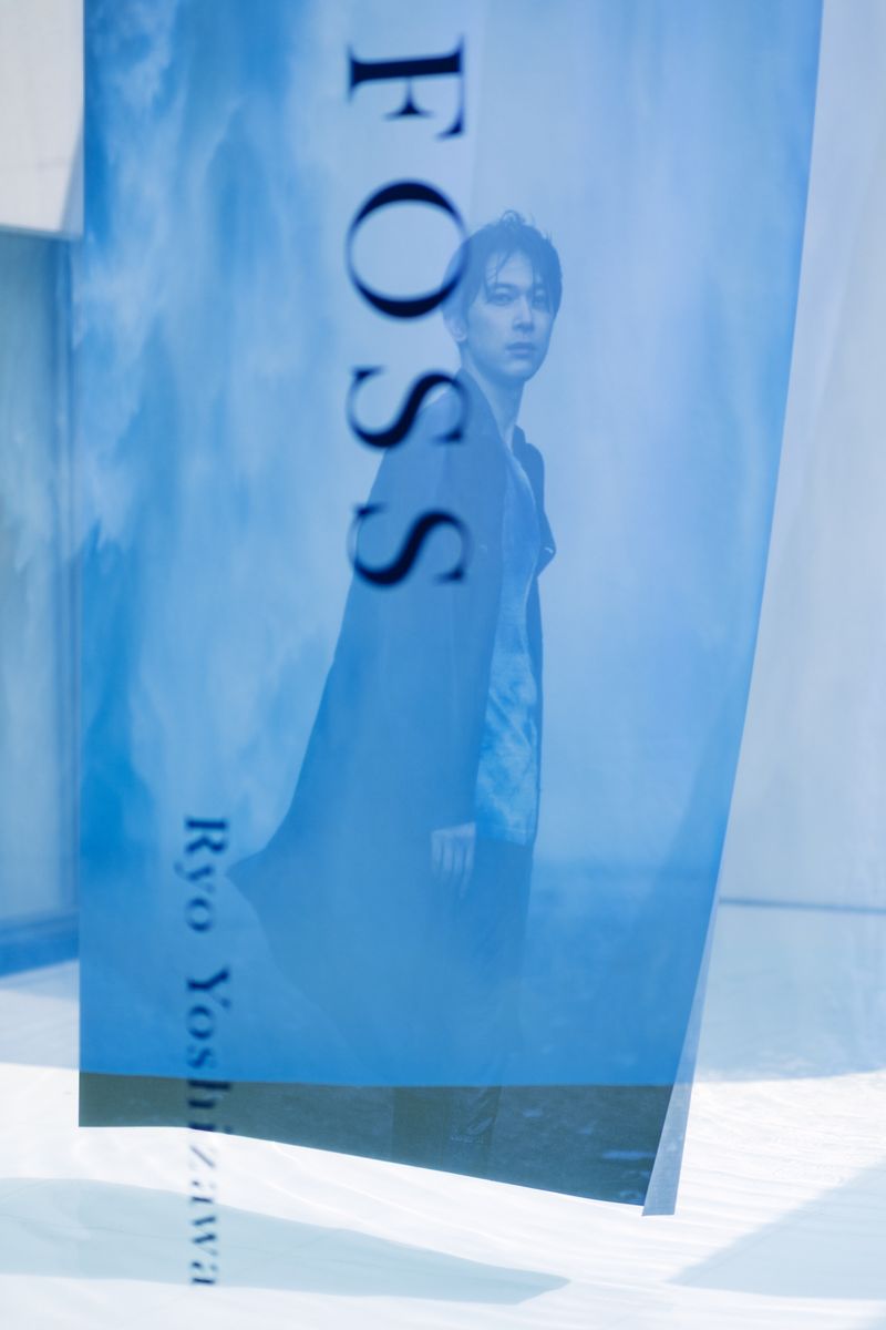 瀧本幹也 撮影、吉沢亮 写真展「FOSS」が代官山ヒルサイドフォーラムと重要文化財 旧朝倉家住宅の2箇所にて開催