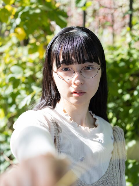 写真家 青山裕企の「少女礼讃 portrait」写真集刊行記念展が東京 恵比寿で開催。2018年から撮影を続けてきたポートレート作品「少女礼讃」の集大成