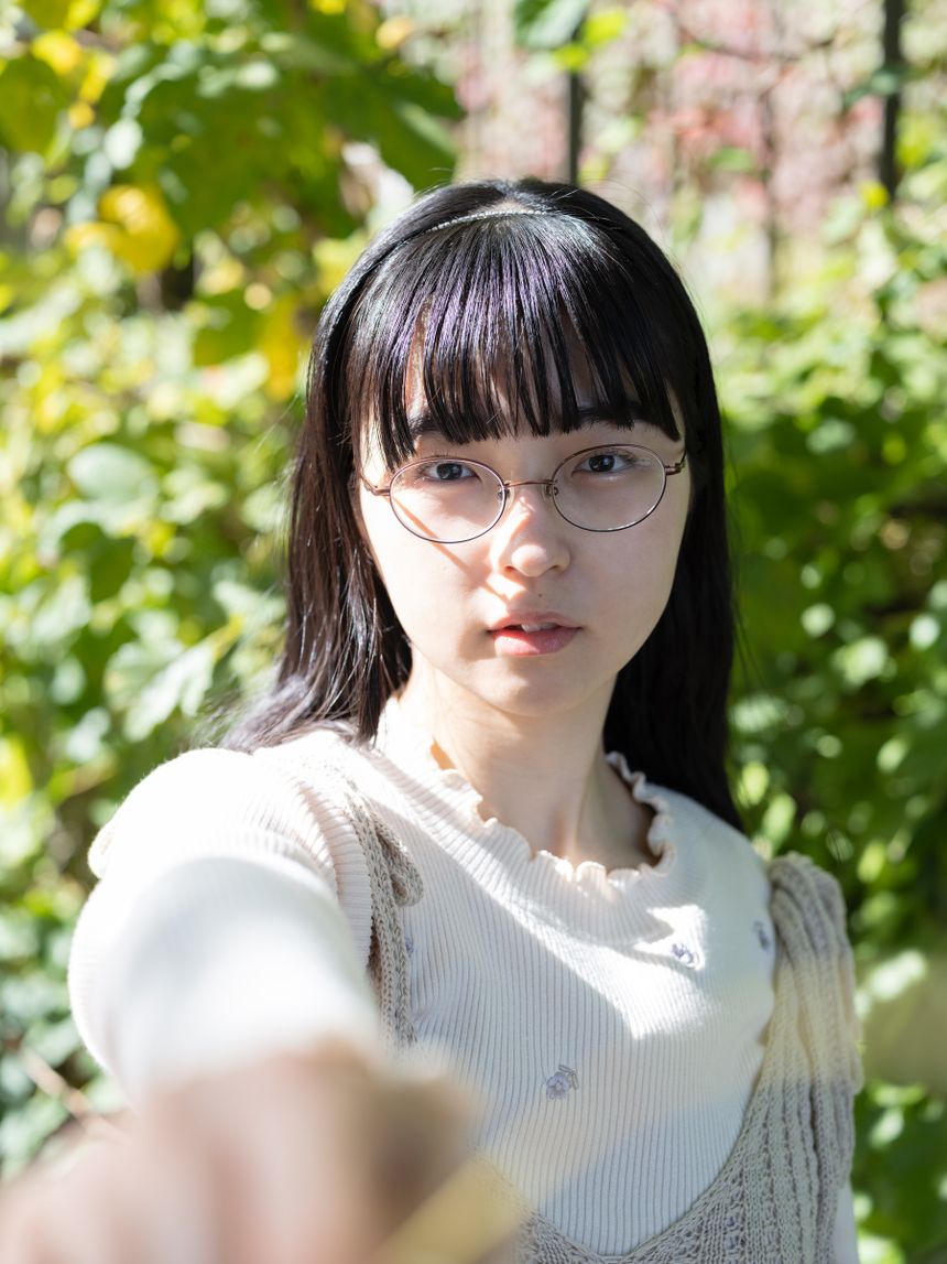 写真家 青山裕企の「少女礼讃 portrait」写真集刊行記念展が東京 恵比寿で開催。2018年から撮影を続けてきたポートレート作品「少女礼讃」の集大成