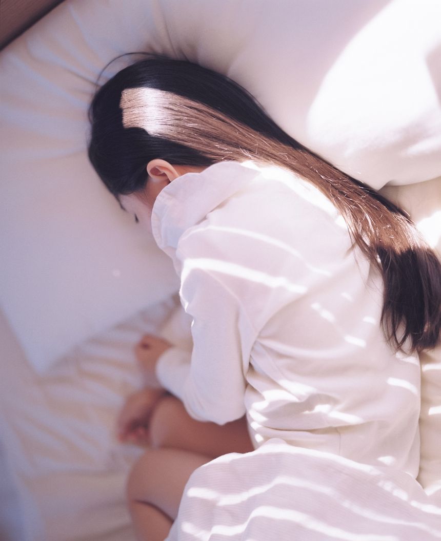 久慈鈴奈 写真展「光のなかで、」が北海道 室蘭で開催。暮らしのなかで出会う、ささやかな出来事や、心がふと揺れる瞬間