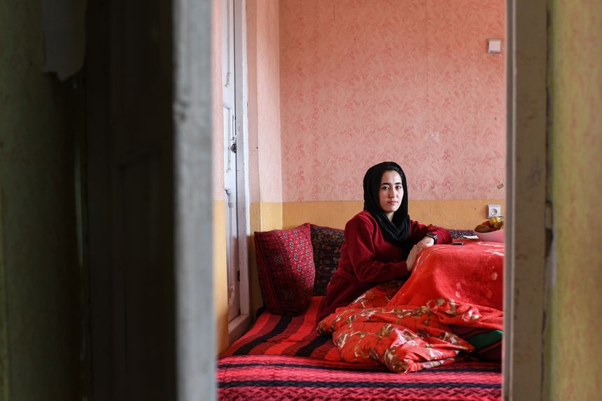 写真家 林典子の作品展「In the Ashes, She Blooms — Portraits of Afghan Women」が銀座で開催。Sony World Photography Awards 2025 ナショナルアワード 日本賞 受賞作