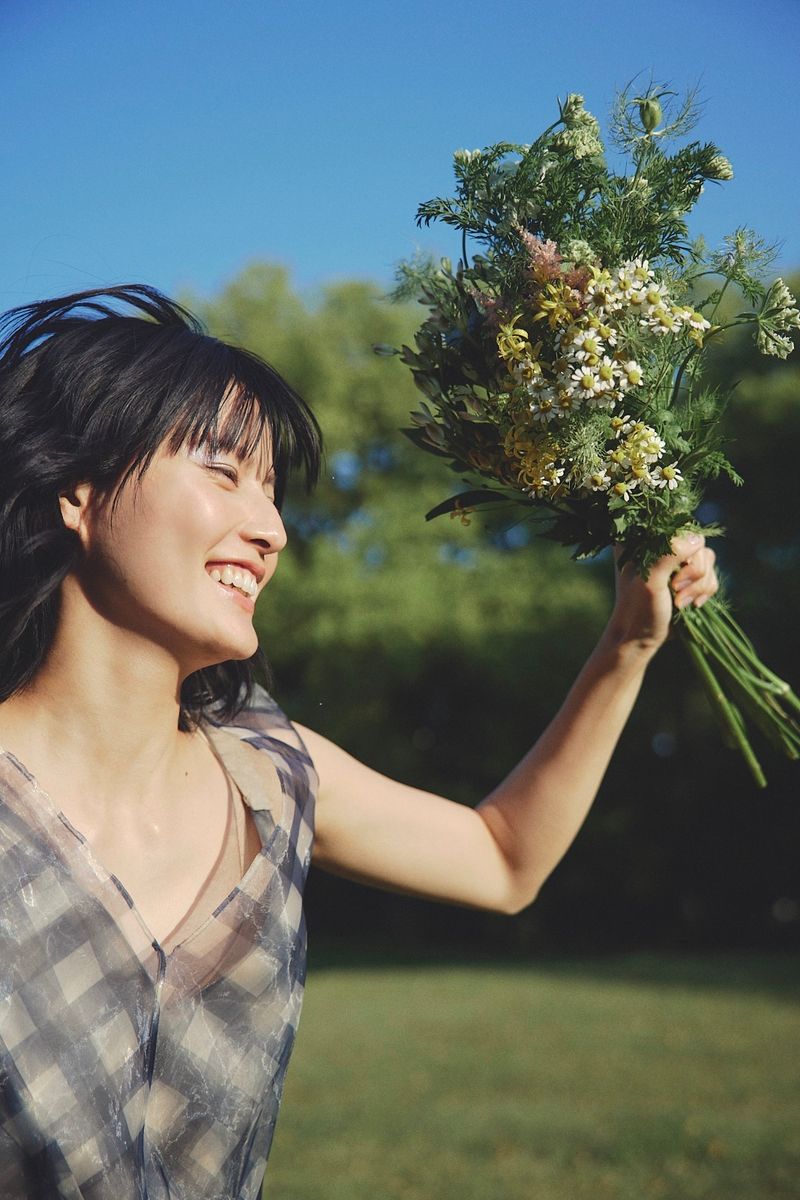 女優 橋本愛の写真集が2026年1月12日に発売決定。写真家 横浪修、増田彩来らが季節ごとに撮り下ろす