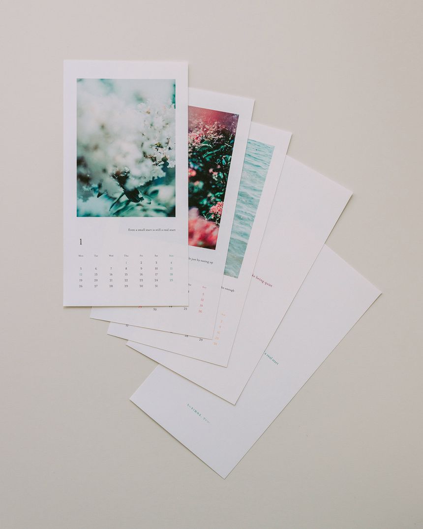 写真家 中川正子さんの2026年版オリジナルカレンダーが11月20日（木）まで予約受付中。静けさやひかり、彩りなどをひと月ぶんずつとじこめた、写真と言葉のカレンダー