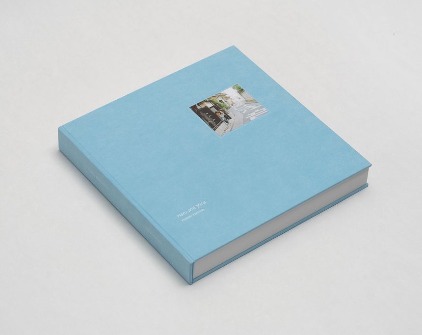 写真家 濱⽥英明が⾃⾝の⼆⼈の⼦どもを撮影したシリーズ 「Haru and Mina」最新版の初版を、GENIC SHOPにてポストカード特典付きで予約開始（送料無料）。12⽉15⽇（月）発売