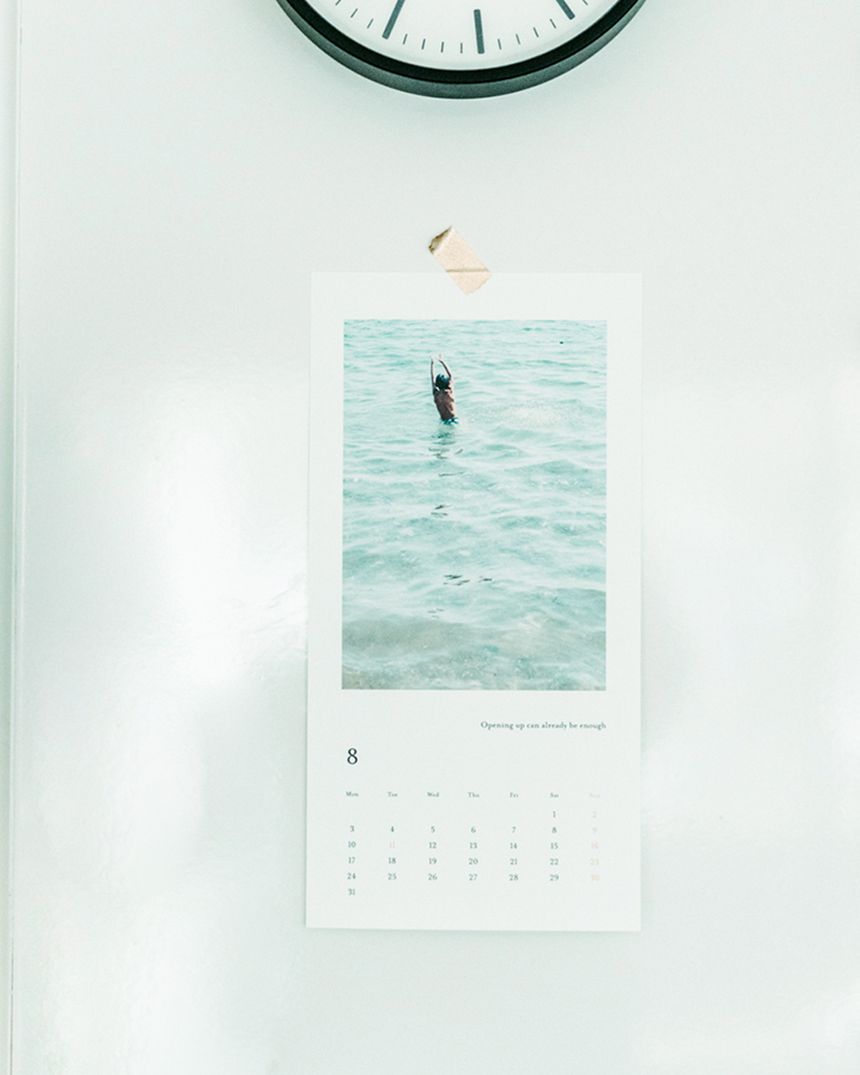 写真家 中川正子さんの1月はじまり2026年版オリジナルカレンダーをGENIC SHOPにて数量限定で販売開始。静けさやひかり、彩りなどをひと月ぶんずつとじこめた、写真と言葉のカレンダー