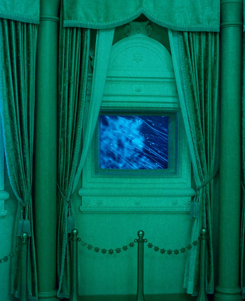 写真家 鈴木敦子の個展「Primitive Dialogue」が東京 目黒で開催。身近な親族の死や、文化財遺物の修復に関わる日常の中で、言葉になる前の記憶や兆しを写真で捉える