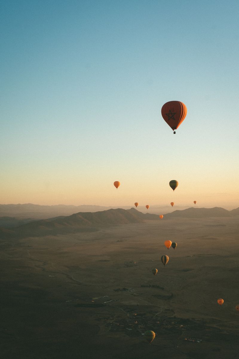 フォトグラファーが行く、モロッコ旅行記－第5回 赤い街マラケシュ。旧市街の市場と熱気球の朝日
