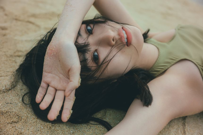 フォトグラファー 東 京祐が撮影、女優 井本彩花の2nd写真集が3月19日（木）に発売決定。冬の沖縄で見せた、成長した姿と美しさの真骨頂