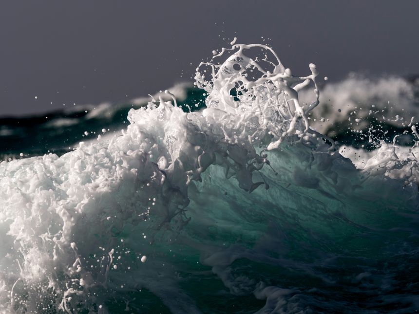 梶井照陰による写真展「NAMI_波」が東京 目黒のBOOK AND SONSで開催。かたちを変え続ける波と、人の記憶や感情の移ろいを写す