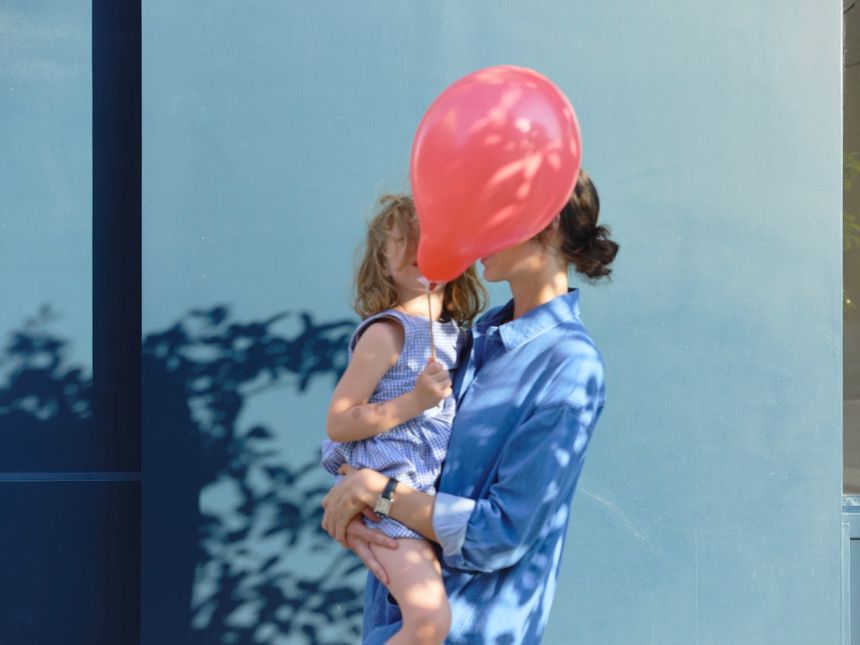 Martin Esslの写真展「Le bateau ivre」が、神戸のTHE BOOK ENDで開催。パリの過去と現在、そして前途へと思いを巡らせる