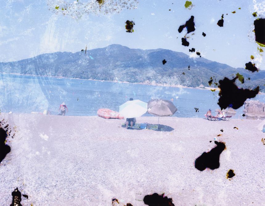 女性写真家7名を紹介する写真展「STILL/LIFE 静寂の余韻に」が、「まなざしの奇跡 日本女性写真家の冒険」連動企画として渋谷で開催。