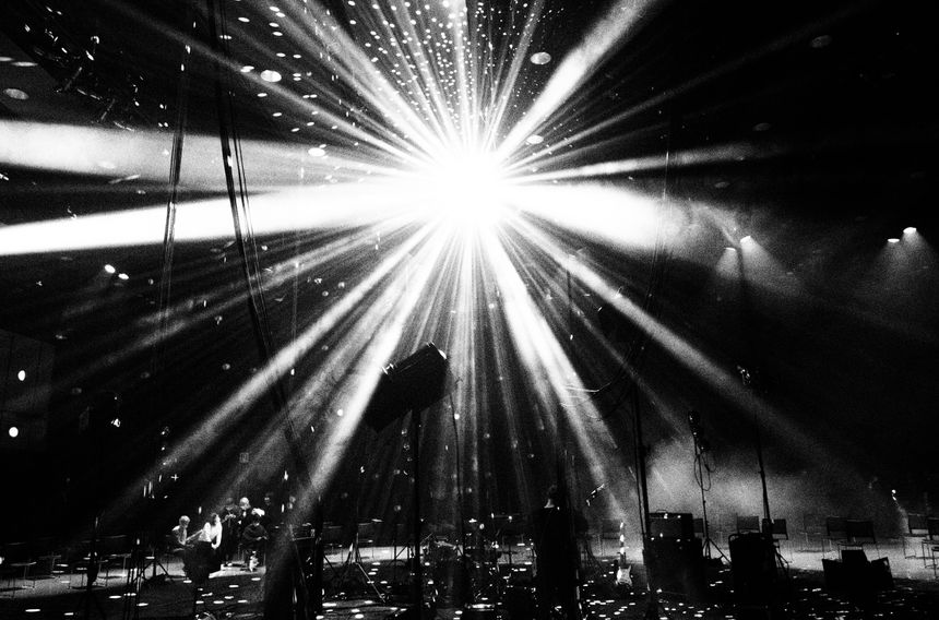 中藤毅彦とSUGARHILLによる写真集『MIRRORBALL』出版記念展が東京 神保町で開催。4年間にわたりブランドの時間を見つめ続けた記録