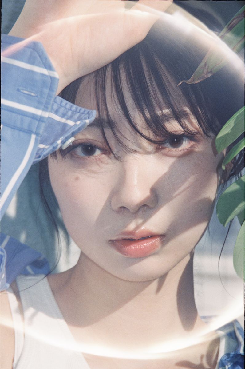 写真家 松岡一哲が撮影、俳優 蔦谷里華1st写真集『泥中の華』が8月19日（水）に発売。“日常と非日常”“素顔と表現者としての佇まい”などの二面性をドラマチックに切り抜く