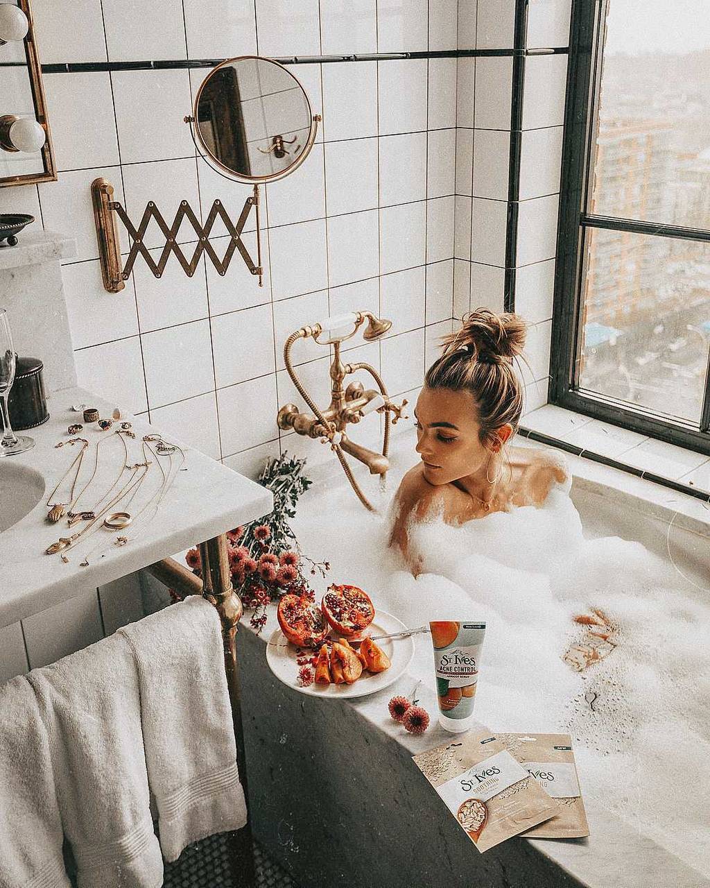 最新ショットは 鏡の前のわたしと鏡に映るわたし Genic編集部 Genic ジェニック