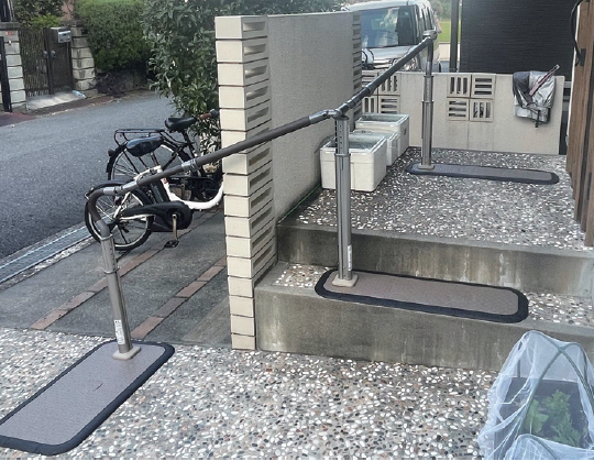 パナソニックエイジフリー　新ユニットで玄関先の設置自由度向上「歩行サポート手すりスムーディ」