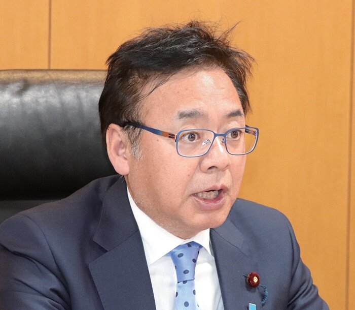 インタビュー　上野賢一郎厚生労働大臣「介護の処遇改善は喫緊の課題」