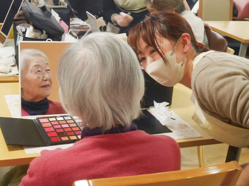 生き活きケア２２２　メイクが変える生活意欲