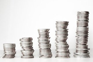 介護施設の食費・居住費、８月から引き上げ　補足給付見直しで月最大４８００円増も