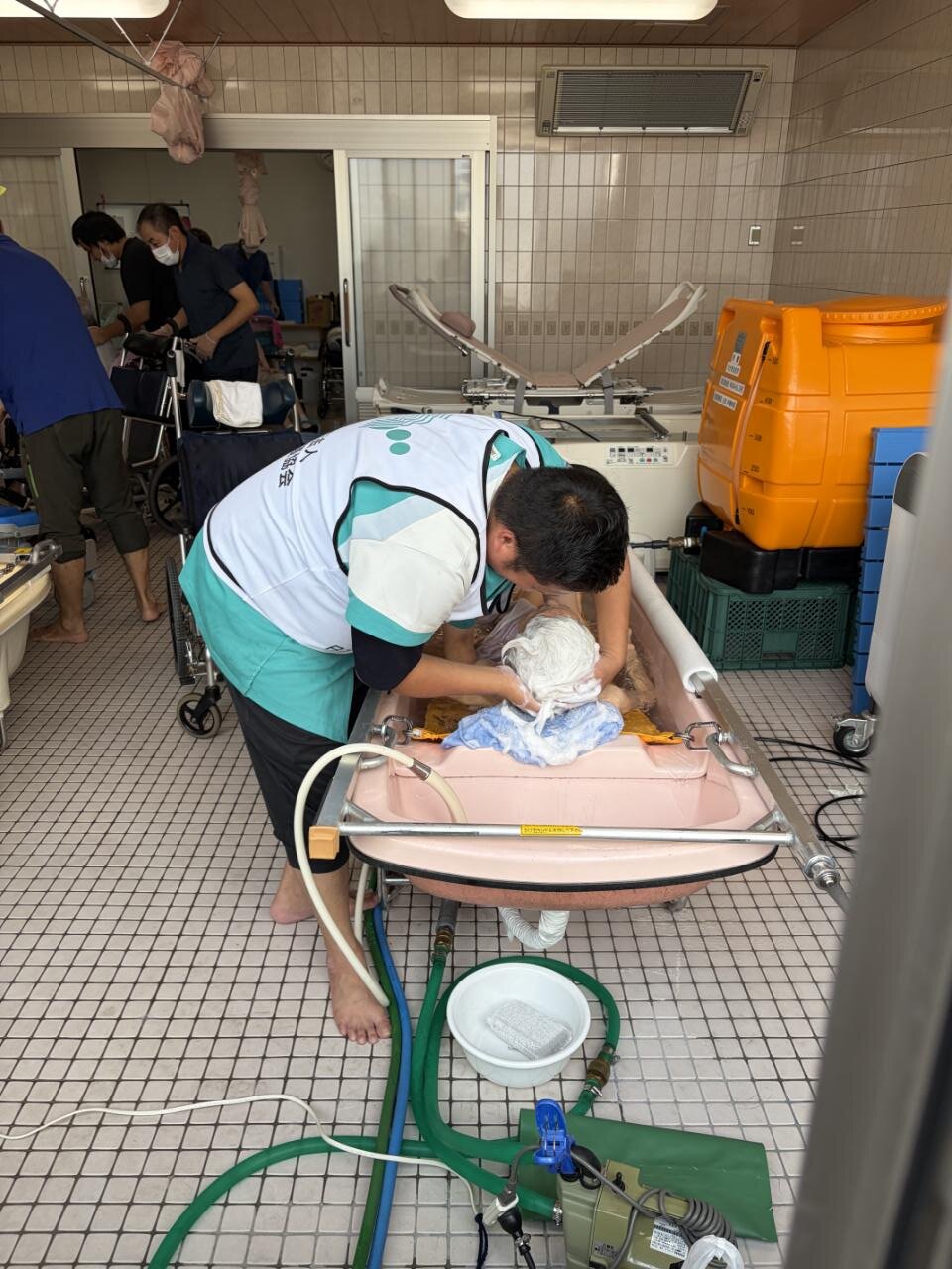 断水続く熊本地震被災地で入浴支援、民間2団体が連携