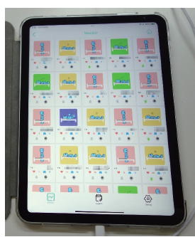 居室内の状況は色付きの人型アイコンで表示され、 初めてのテクノロジー活用でもわかりやすい