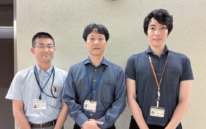 (左から)長寿社会課中井さん、梅田さん、村岡さん