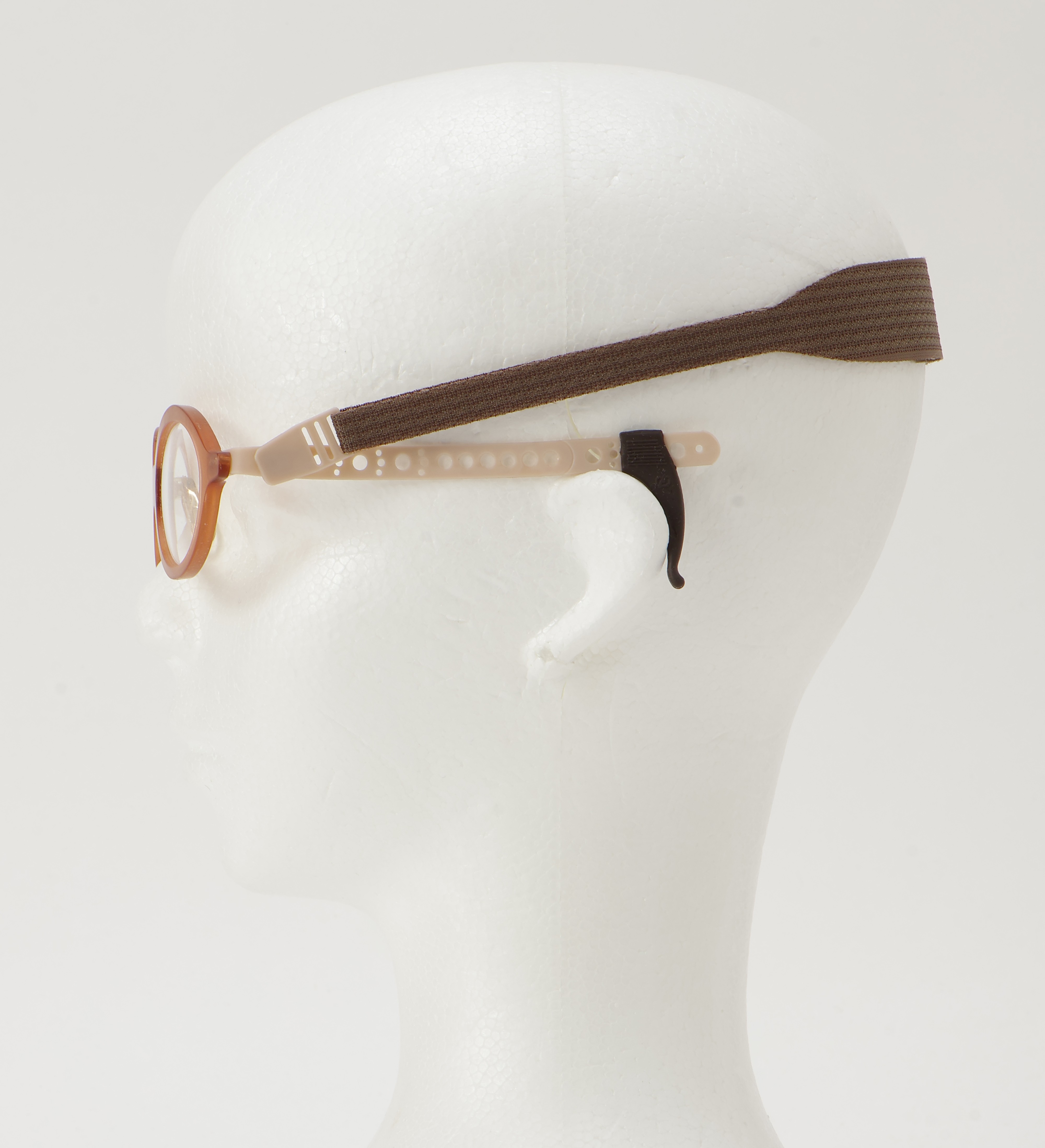 ヘッドバンドの角度も簡単に調節できる