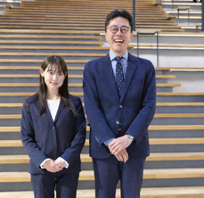 最優秀賞に輝いた日埜さん（左）と坂口社長