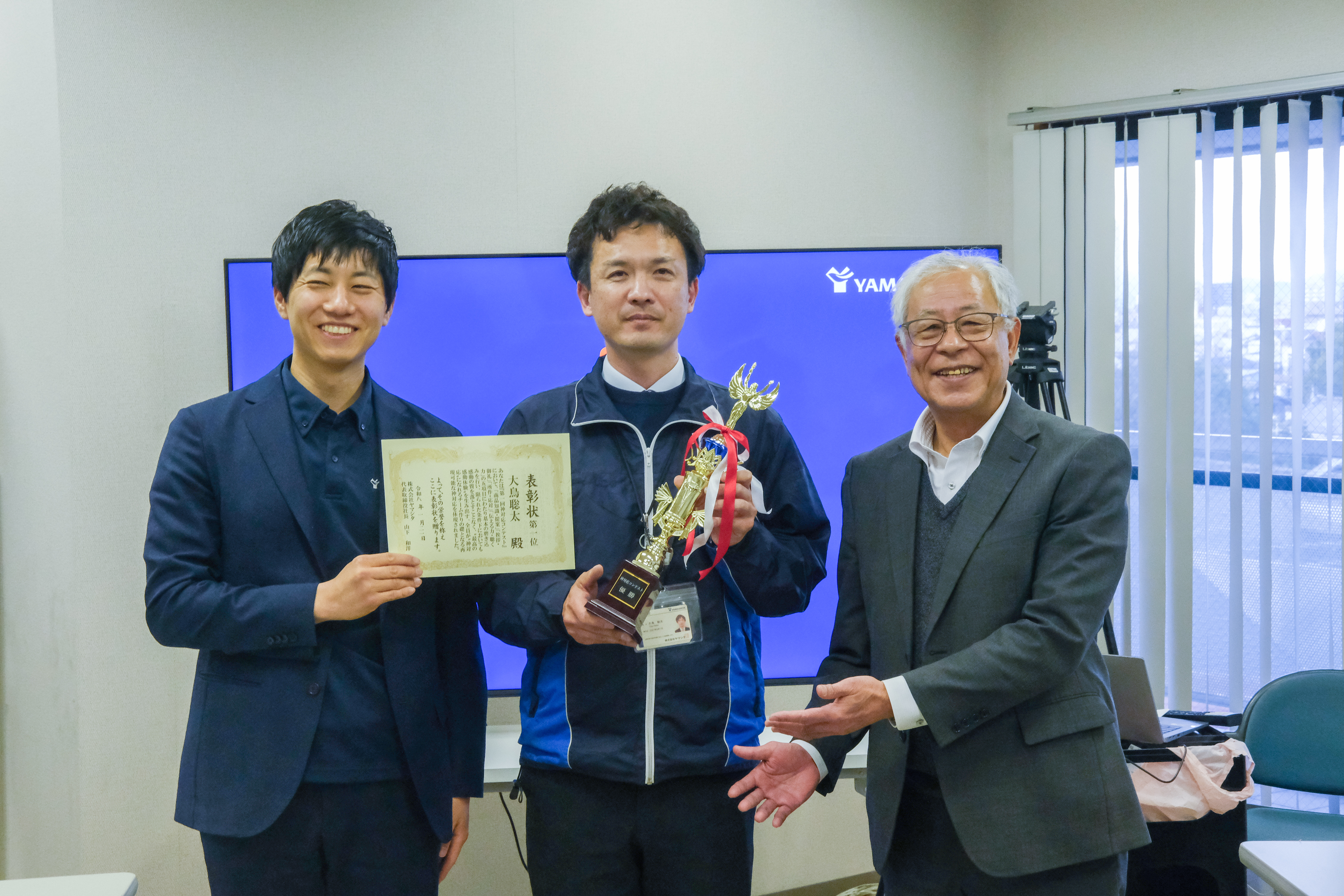 見事優勝に輝いた、阪神ブロック代表の大鳥聡太さん（写真中央）