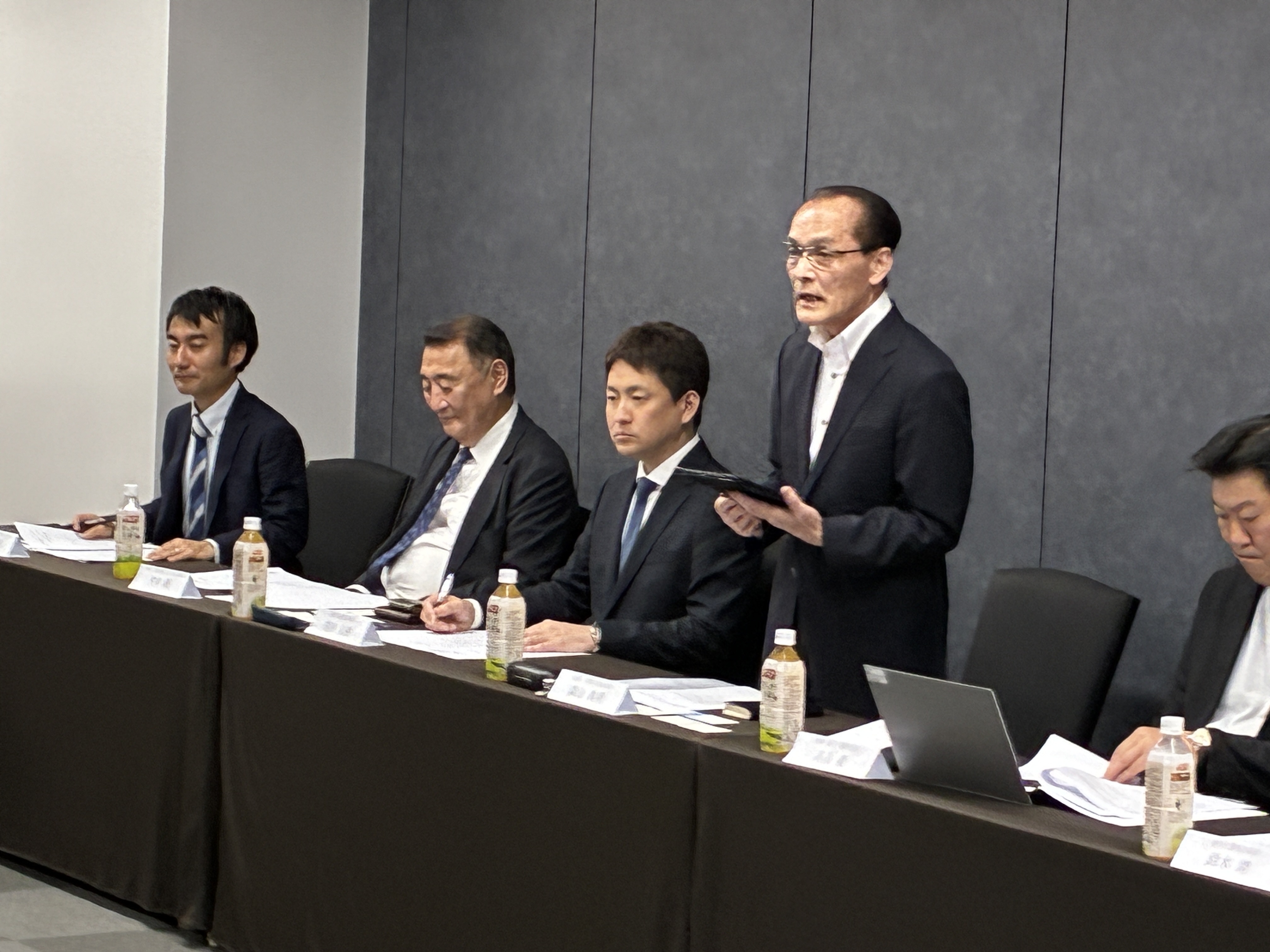 森山会長をはじめ、同協会4部会の代表らが要望を伝えた
