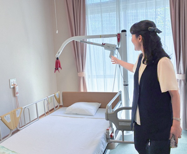 ベッド固定式介護リフトの活用（吊り具とのパッケージで賃貸＝モリトー）