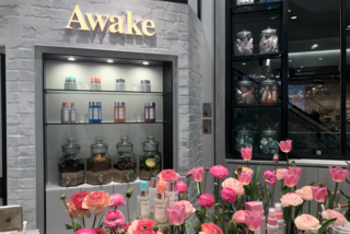 リニューアルした『Awake』がブランド初直営コンセプトショップをオープン