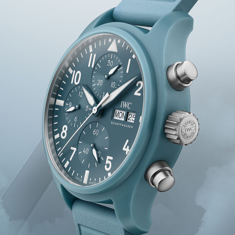 IWCとパントーンが考えた「夏らしい色」とは
