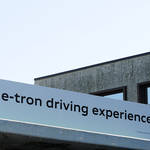 アウディによる未来への提案─アウディ e-tron|Audi