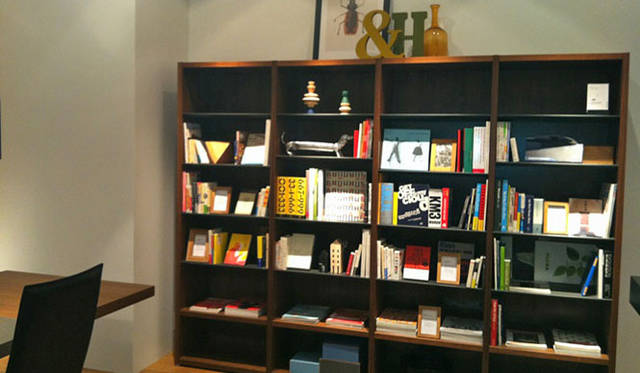 【送料込】BoConcept(ボーコンセプト)　飾り棚 BoConcept｜全面改装してリニューアルした「ボーコンセプト