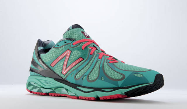 NEW BALANCE|折り鶴をまとったランニングシューズ!