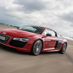 アウディ R8 e-tron に試乗|Audi