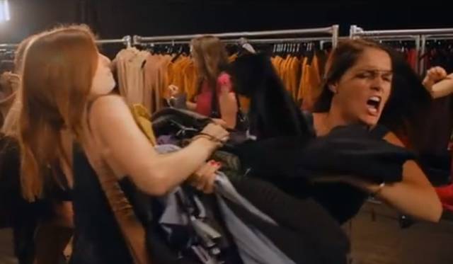 ALEXANDER WANG|無料で服がもらえる!? “壮絶”なイベントを動画で公開