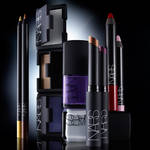 NARS|煙るような目もと、マットなくちびる。モダンで誘惑的な秋カラー