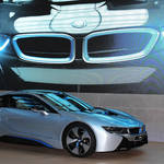 主役はハイブリッドスポーツカー「i8」|BMW