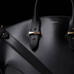 新しいバッグシリーズ「レジェンド」が誕生|ALEXANDER McQUEEN