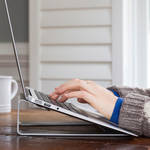 MacBookのためのノートブックスタンド|PRODUCT Tokyo Tips 2015年2月