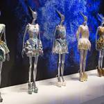 ART FILE 36|『Alexander McQueen: Savage Beauty(野生の美しさ)』|連載「世界のアート展から」