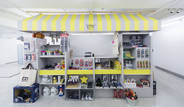 サトウユカがキュレーションする衝動買いの店「CRAZY KIOSK」オープン|method