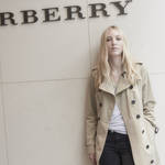 ファッション界の注目新星、エラ・リチャーズが初来日|Burberry