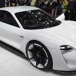 ポルシェ、600psのEVスポーツカーのコンセプトを公開|Porsche