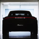 ポルシェ、EVコンセプトを世界初披露|Porsche