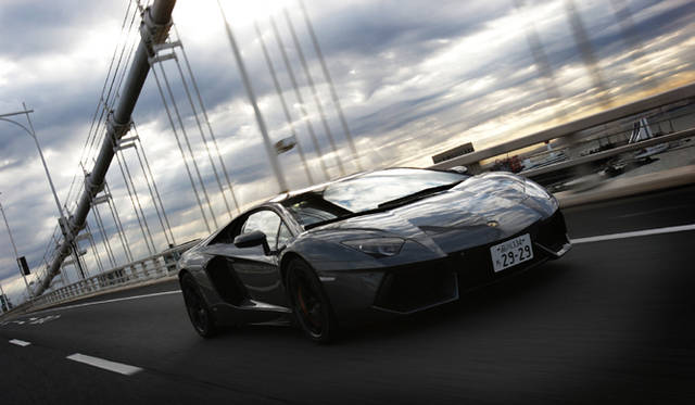 ランボルギーニの最新フラッグシップに試乗｜Lamborghini