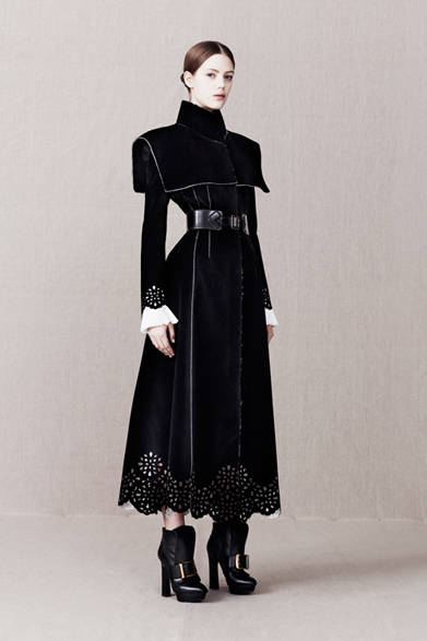 alexander mcqueen(アレクサンダーマックイーン) ケープ Alexander McQueen|2013年秋冬プレコレクション - Web Magazine