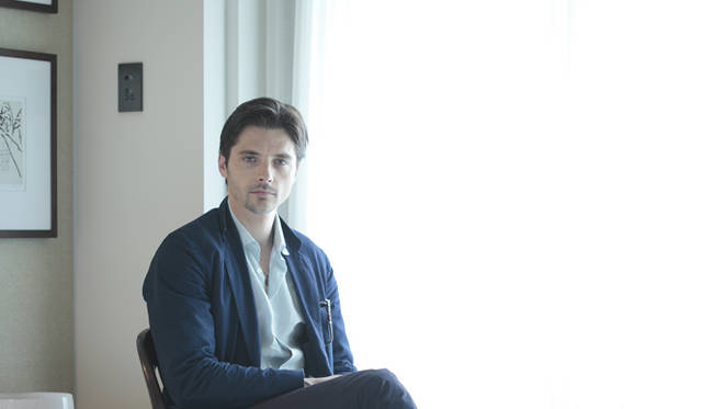 Interview 黒いスーツを着た男 主演 ラファエル ペルソナにインタビュー ギャラリー Web Magazine Openers ウェブマガジン オウプナーズ