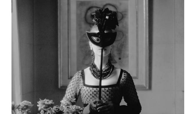 DIOR｜写真集『ディオール グラマー マーク・ショウ